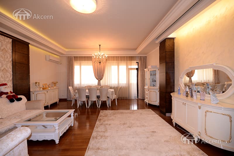 Բնակարան · 4 սեն. · 242 մ² · Երևան