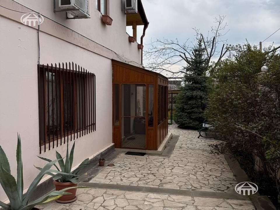 Քոթեջ · 360 մ² · Աշտարակ