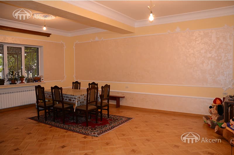 Дом · 468 м² · Ереван