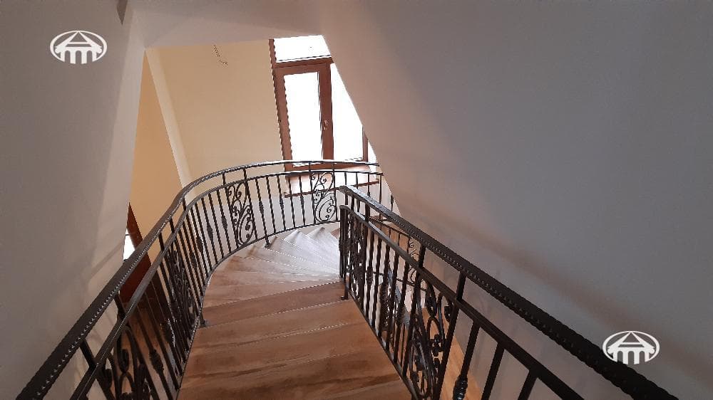 Особняк · 8 комн. · 418 м² · Ереван