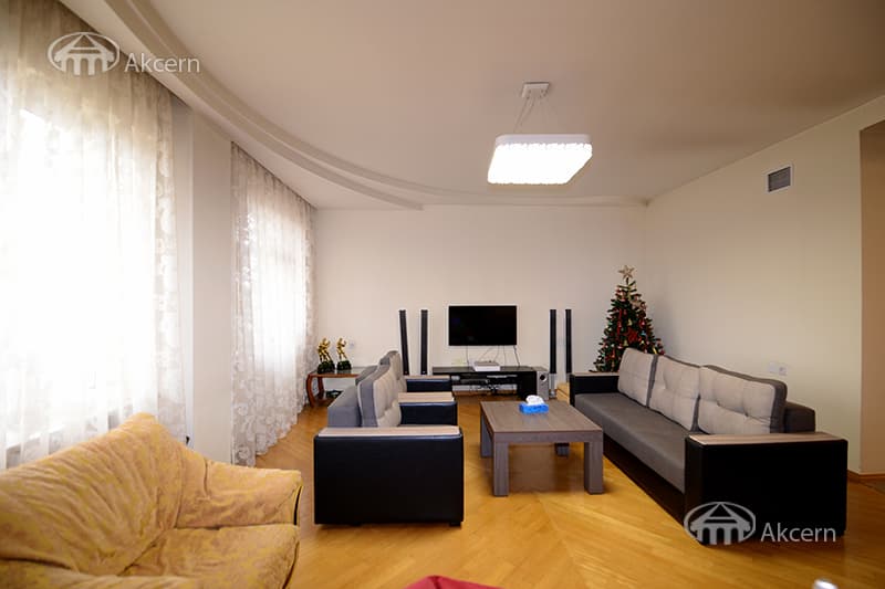 Apartment · 4 rooms · 164 m² · Yerevan