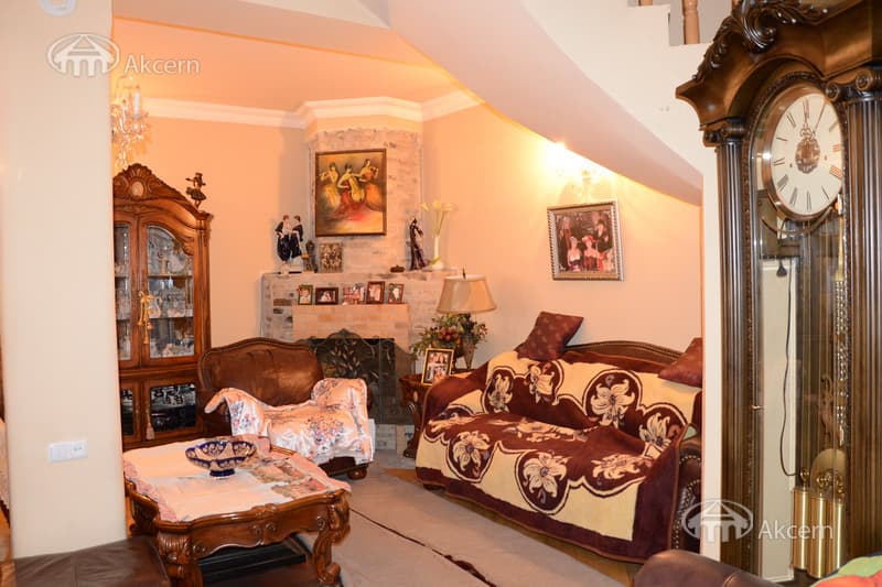 House · 5 rooms · 228 m² · Yerevan