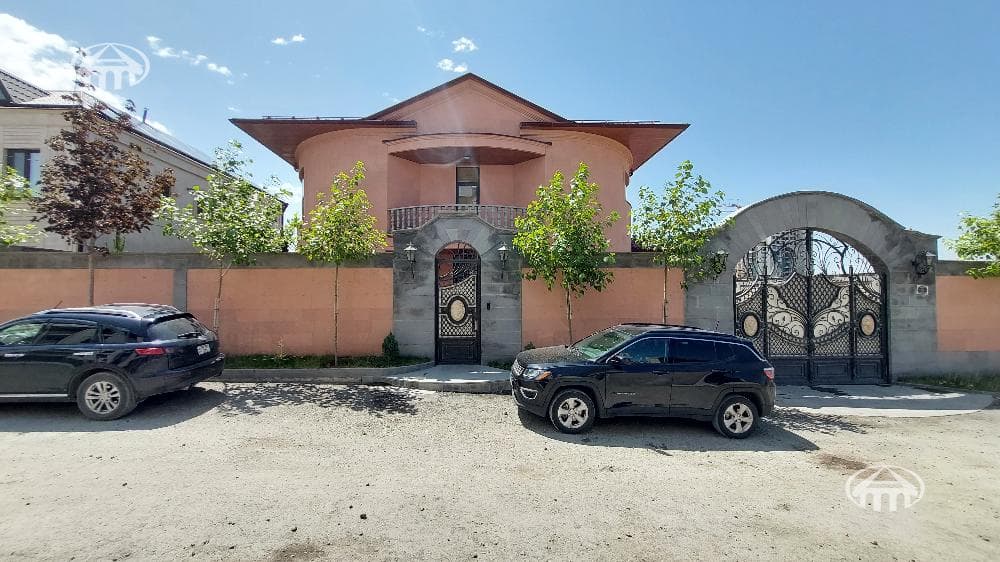 Особняк · 600 м² · Ереван