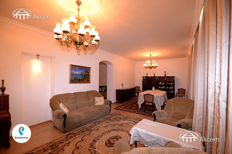 House · 4 rooms · 364 m² · Yerevan