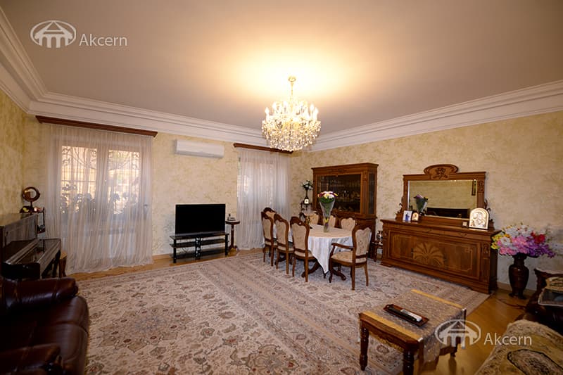 Mansion · 372 m² · v. Arinj