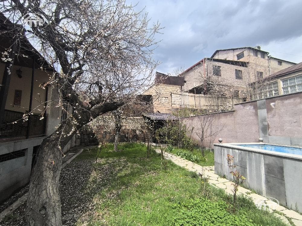 House · 376 m² · Yerevan