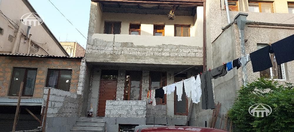 Առանձնատուն · 340 մ² · Երևան