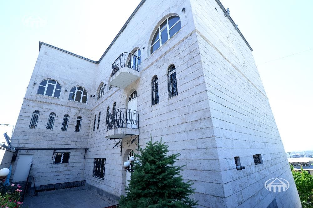 Mansion · 9 rooms · 934 m² · Yerevan
