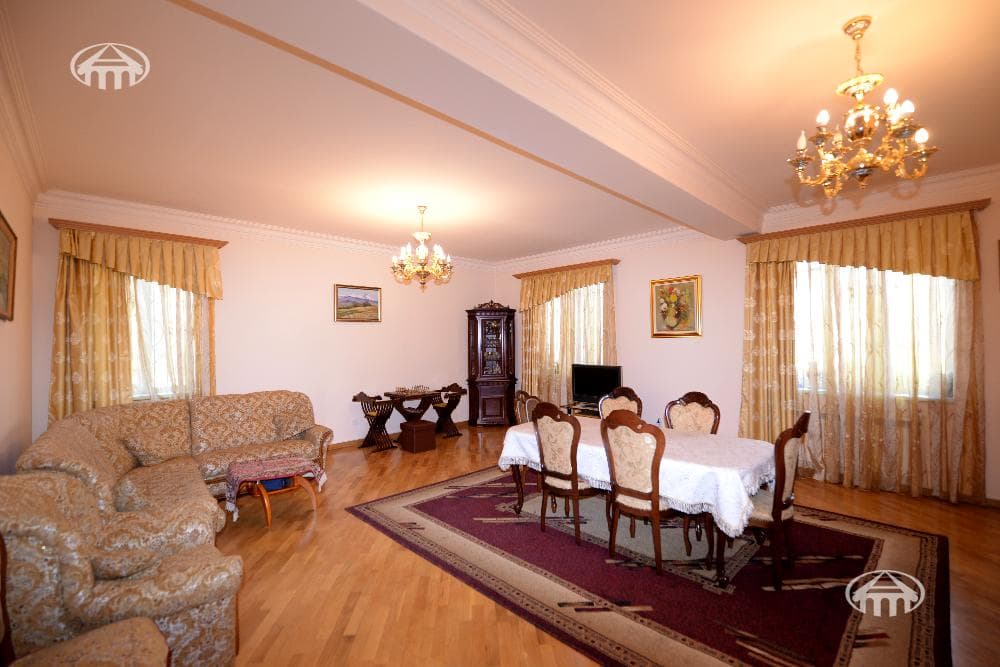 Քոթեջ · 366 մ² · Երևան