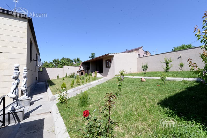 Mansion · 280 m² · v. Arinj