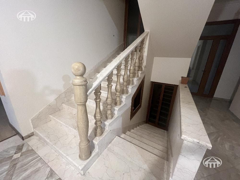 Особняк · 1 100 м² · Ереван