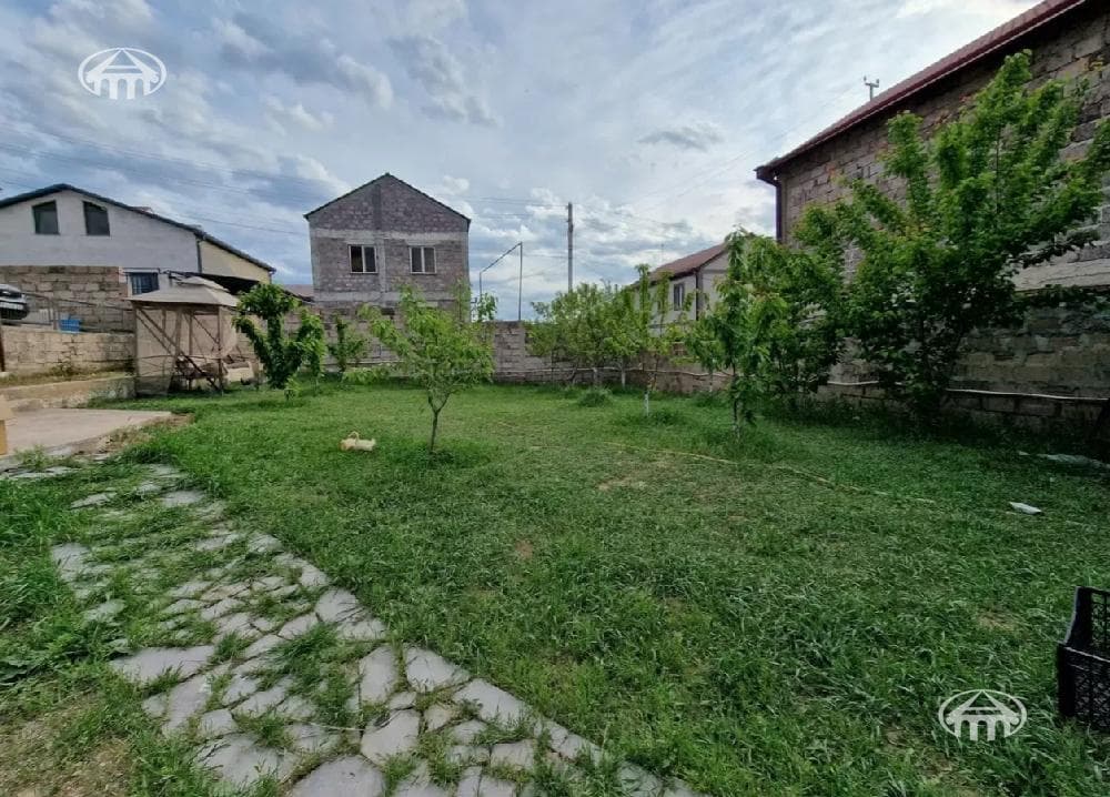 Քոթեջ · 4 սեն. · 270 մ² · Երևան