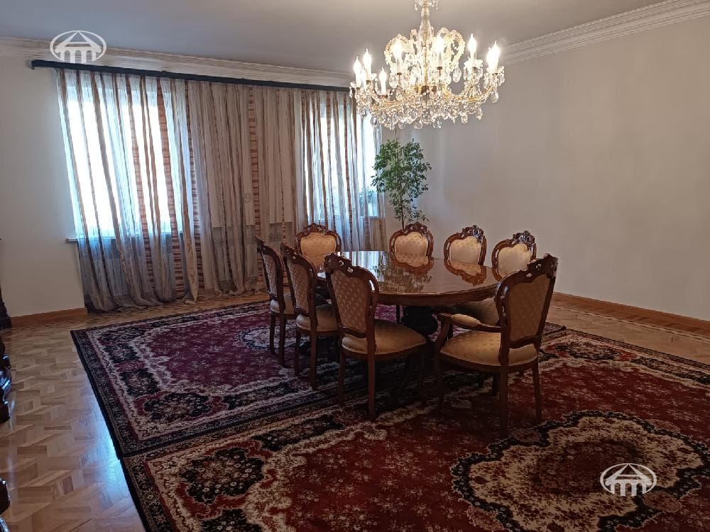 Առանձնատուն · 288 մ² · Երևան
