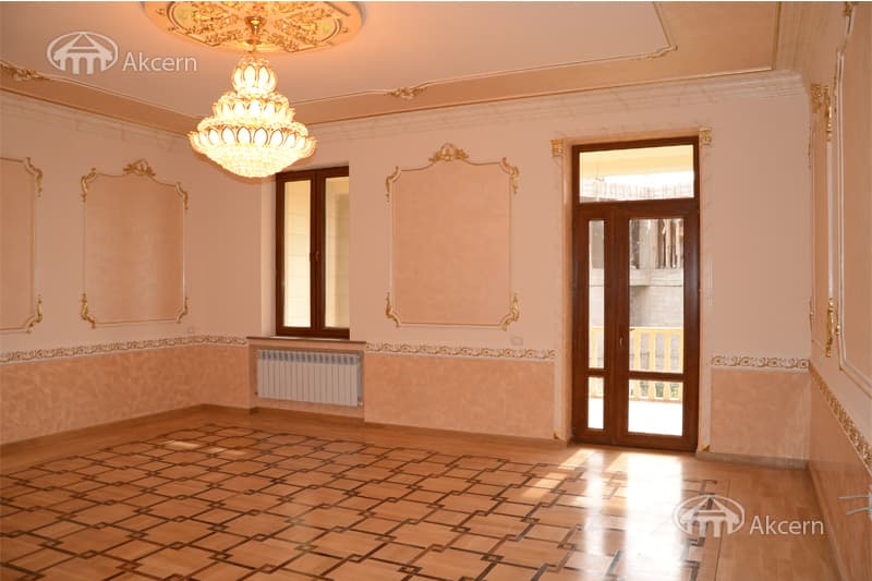 House · 467 m² · Yerevan