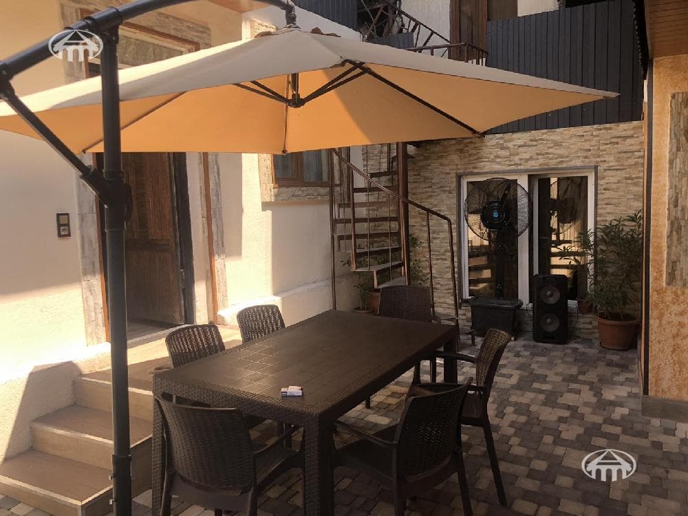 House · 6 rooms · 207 m² · Yerevan