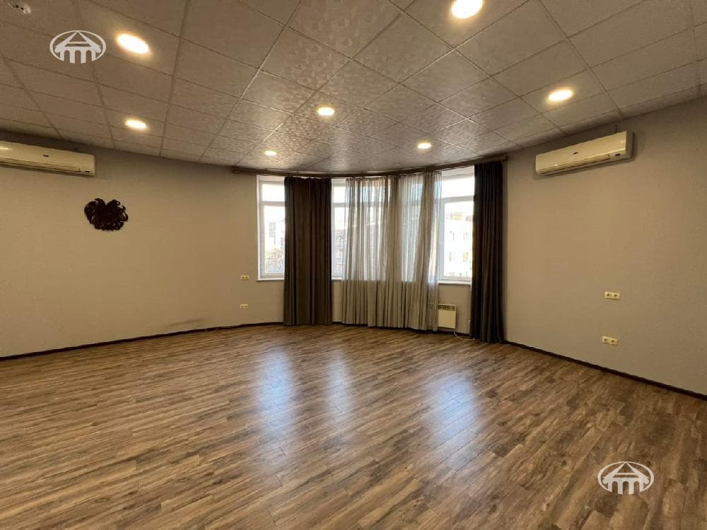 Офис · 1 780 м² · Ереван