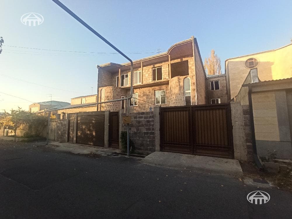 House · 378 m² · Yerevan