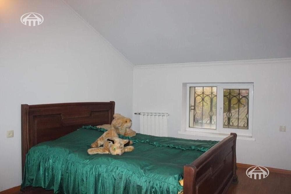 Առանձնատուն · 330 մ² · Երևան