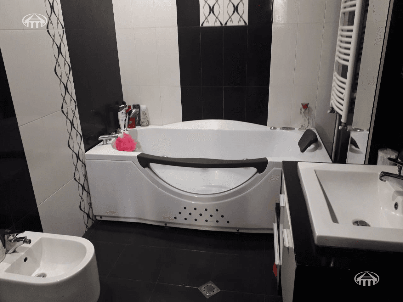 Особняк · 300 м² · Ереван