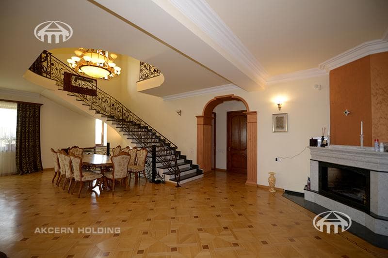 Особняк · 6 комн. · 586 м² · Ереван