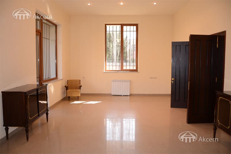 Mansion · 7 rooms · 615 m² · Yerevan