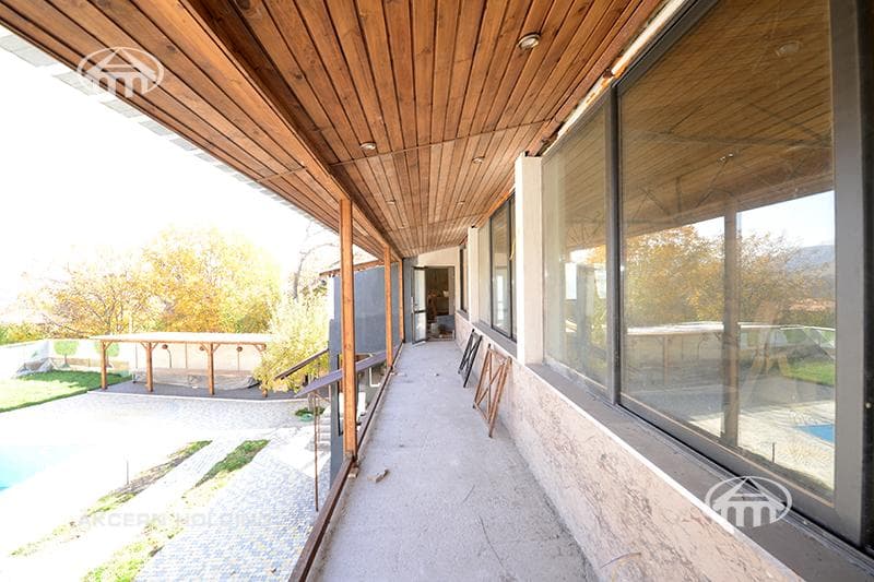 Особняк · 5 комн. · 350 м² · Гарни