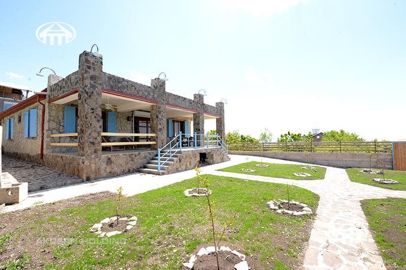 Mansion · 4 rooms · 244 m² · Saghmosavan