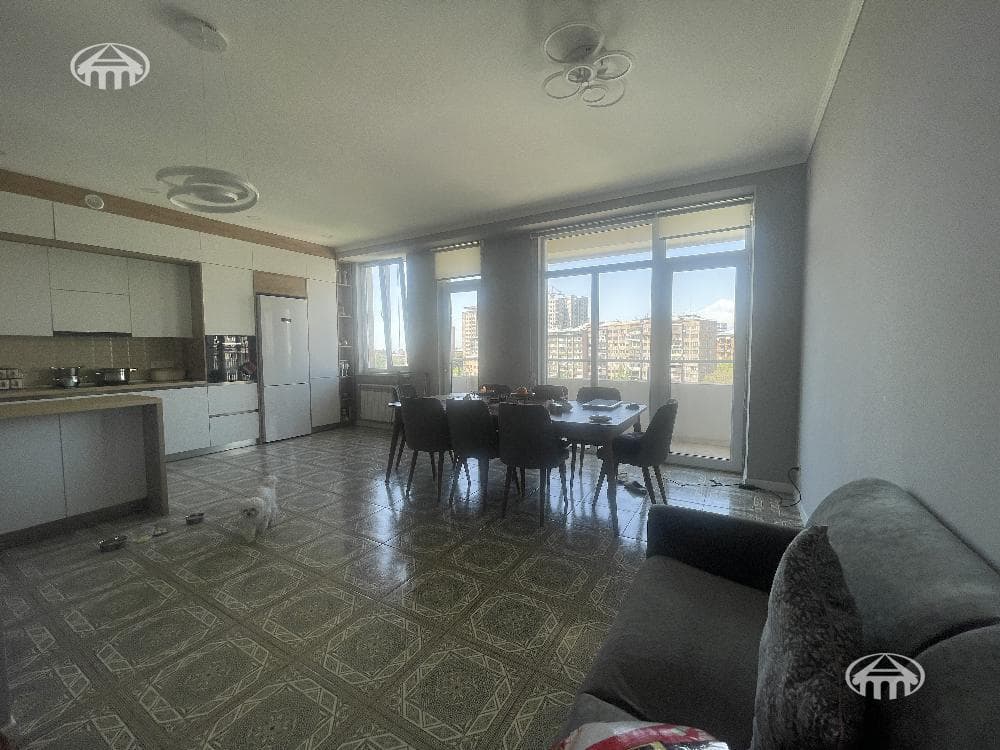 Квартира · 3 комн. · 182 м² · Арабкир