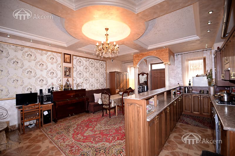 Apartment · 4 rooms · 162 m² · Arabkir