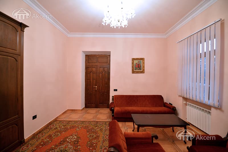 Mansion · 9 rooms · 680 m² · Arabkir