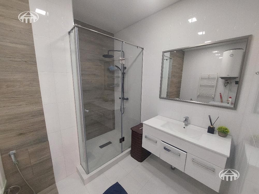 Apartment · 3 rooms · 130 m² · Kentron