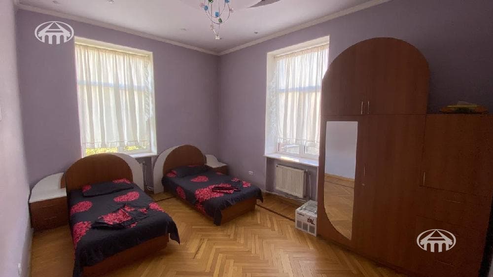 Բնակարան · 2 սեն. · 77 մ² · Կենտրոն