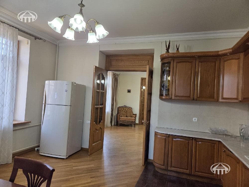 Дом · 6 комн. · 540 м² · Арабкир