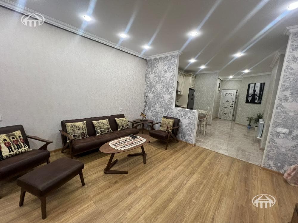 Բնակարան · 2 սեն. · 72 մ² · Կենտրոն