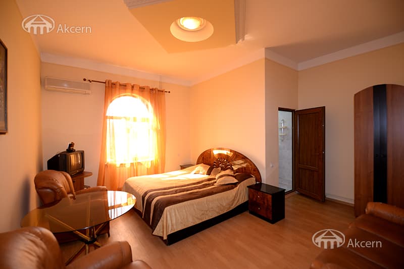 Особняк · 6 комн. · 440 м² · Кентрон