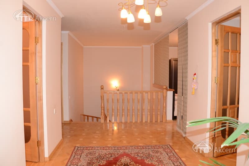 House · 6 rooms · 250 m² · Arabkir