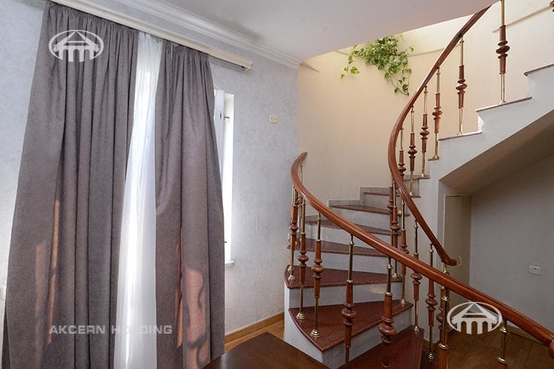 Mansion · 5 rooms · 209 m² · Kentron