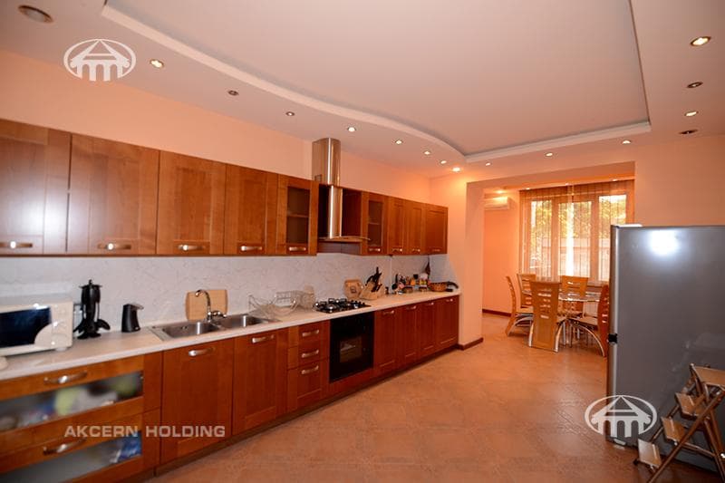 Квартира · 4 комн. · 165 м² · Кентрон