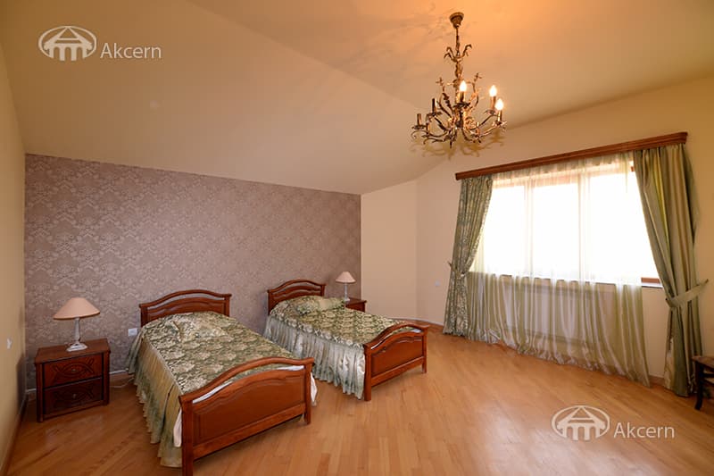 Առանձնատուն · 6 սեն. · 532 մ² · Զովունի