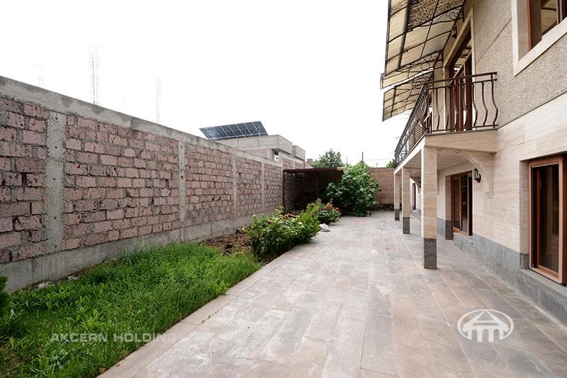 Особняк · 9 комн. · 650 м² · Аджапняк