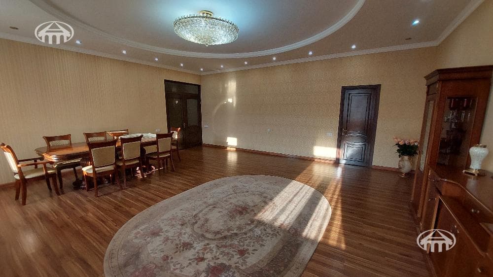 House · 6 rooms · 345 m² · Kanaker-Zeytun