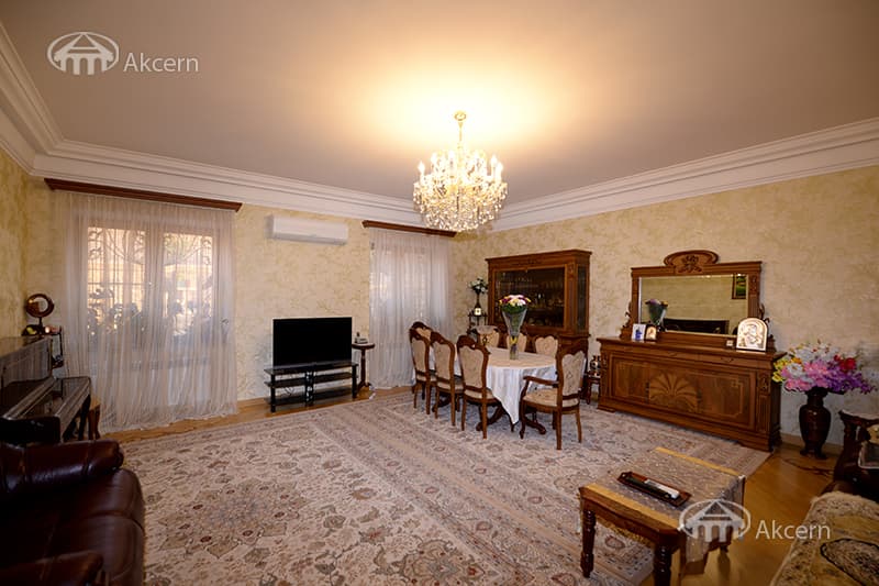 Mansion · 5 rooms · 372 m² · v. Arinj