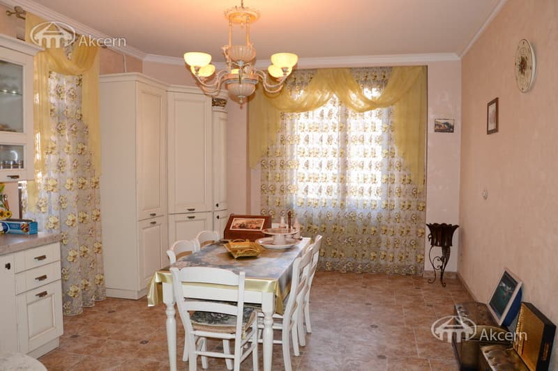 Apartment · 3 rooms · 177 m² · Arabkir