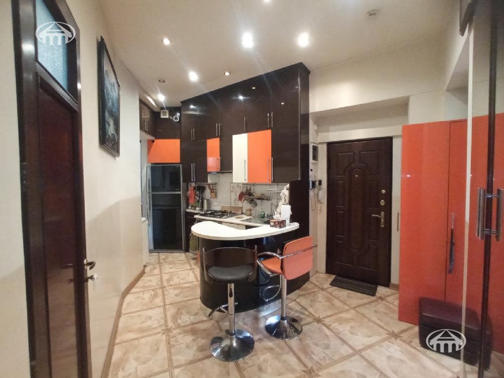 Apartment · 2 rooms · 67 m² · Kentron