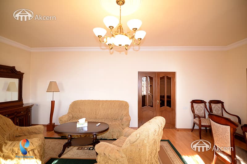 House · 3 rooms · 90 m² · Kentron