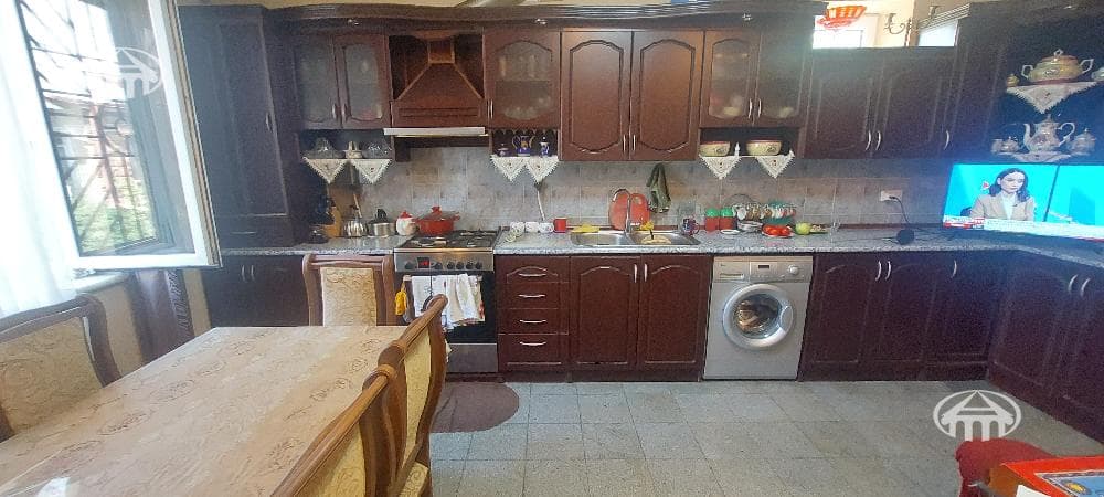 House · 7 rooms · 174 m² · Shengavit