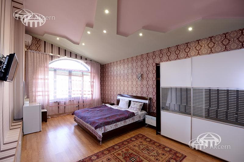 Hotel · 5 rooms · 540 m² · Kentron
