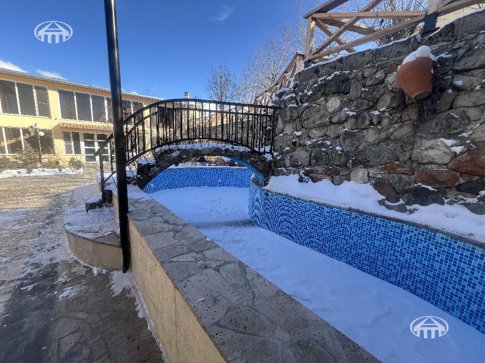 Hotel · 9 rooms · 1,200 m² · Djrvej