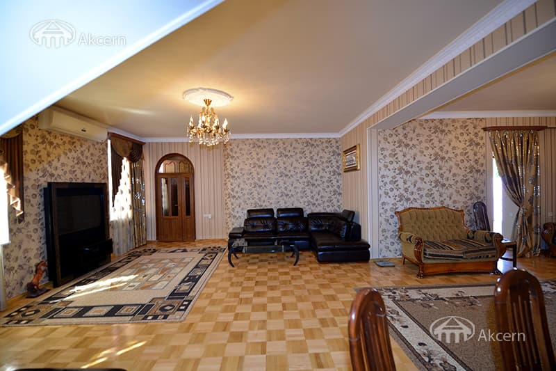 Mansion · 5 rooms · 280 m² · Parakar