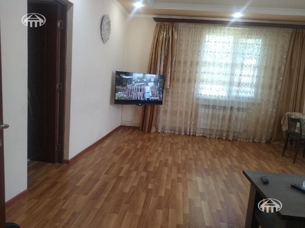 House · 3 rooms · 90 m² · Arabkir
